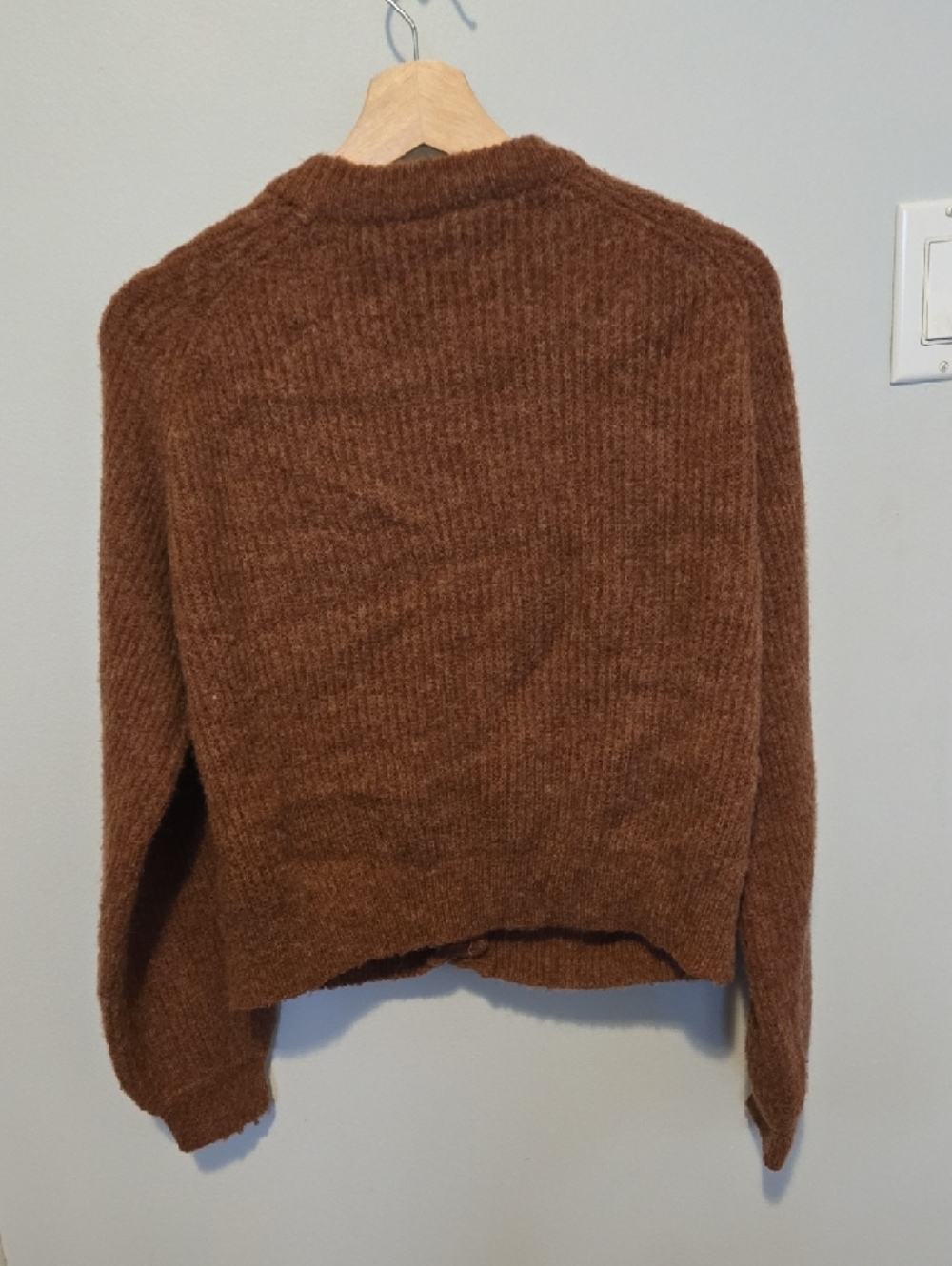 ICHI Cropped Chestnut V-Neck Cardigan with Pearl Buttons - Picture 6 of 6